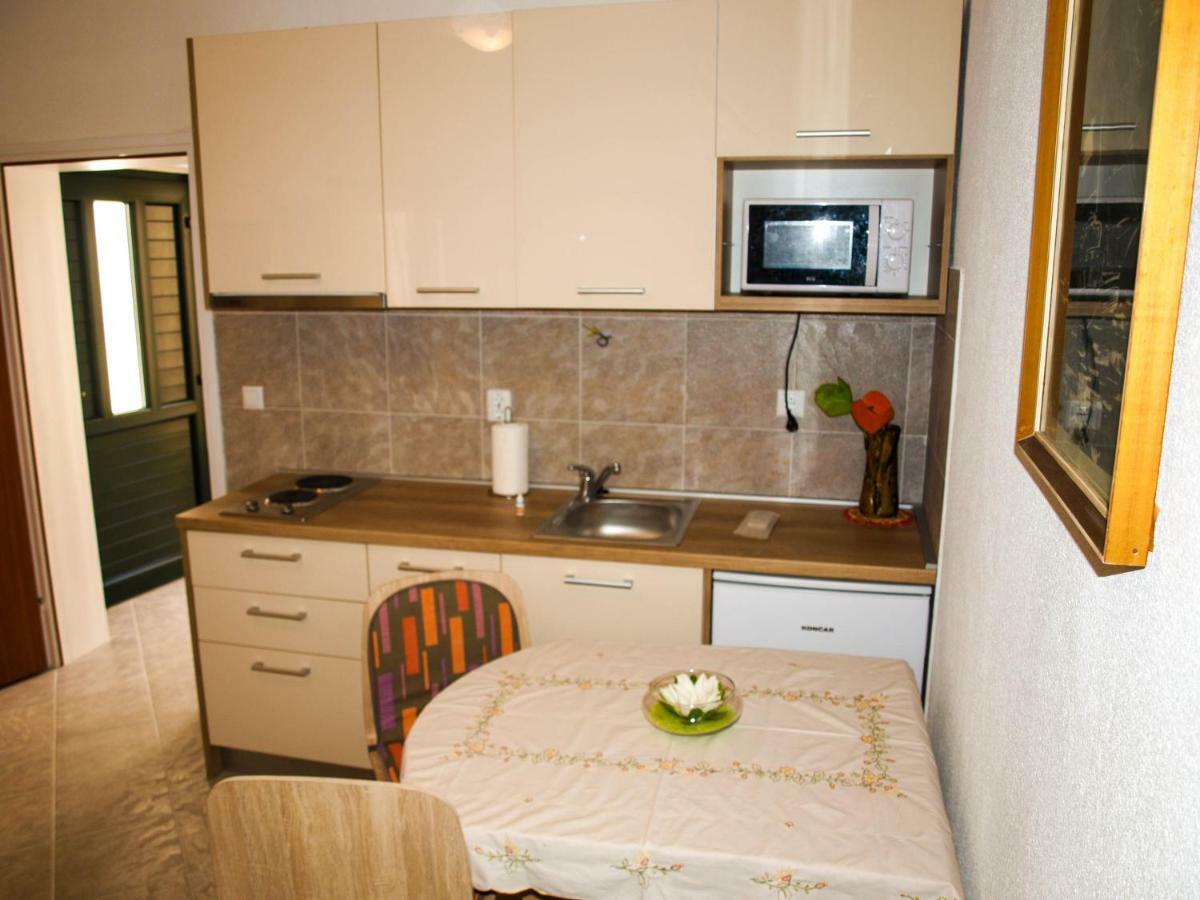 House Nataniel In Omis Near Sea Apartment Exterior photo
