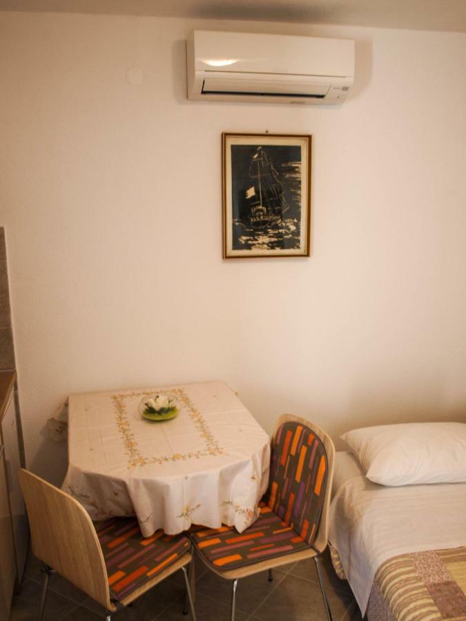 House Nataniel In Omis Near Sea Apartment Exterior photo