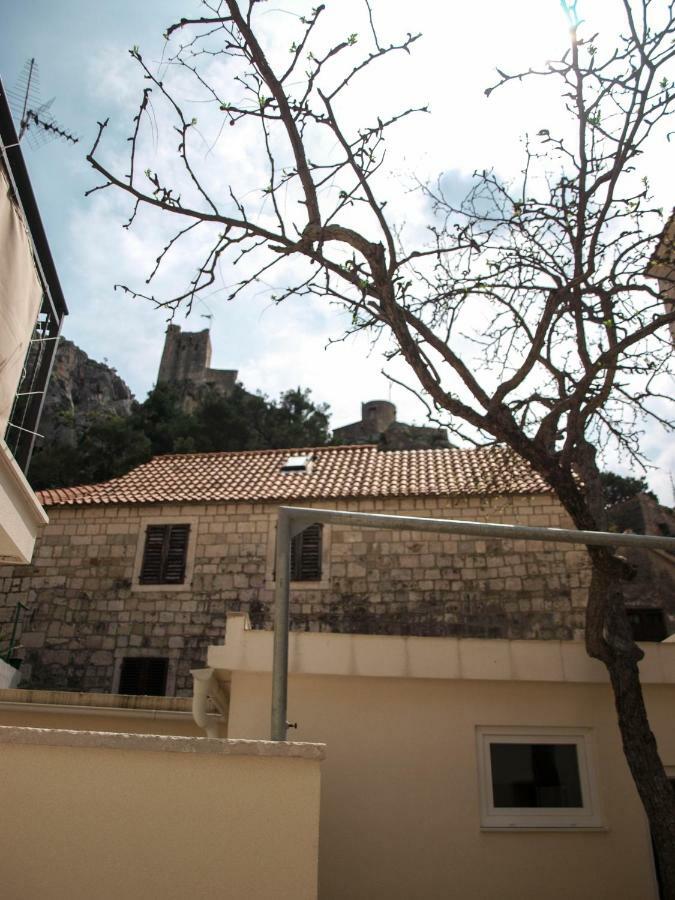 House Nataniel In Omis Near Sea Apartment Exterior photo