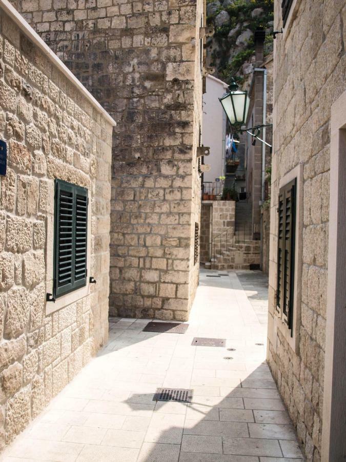 House Nataniel In Omis Near Sea Apartment Exterior photo