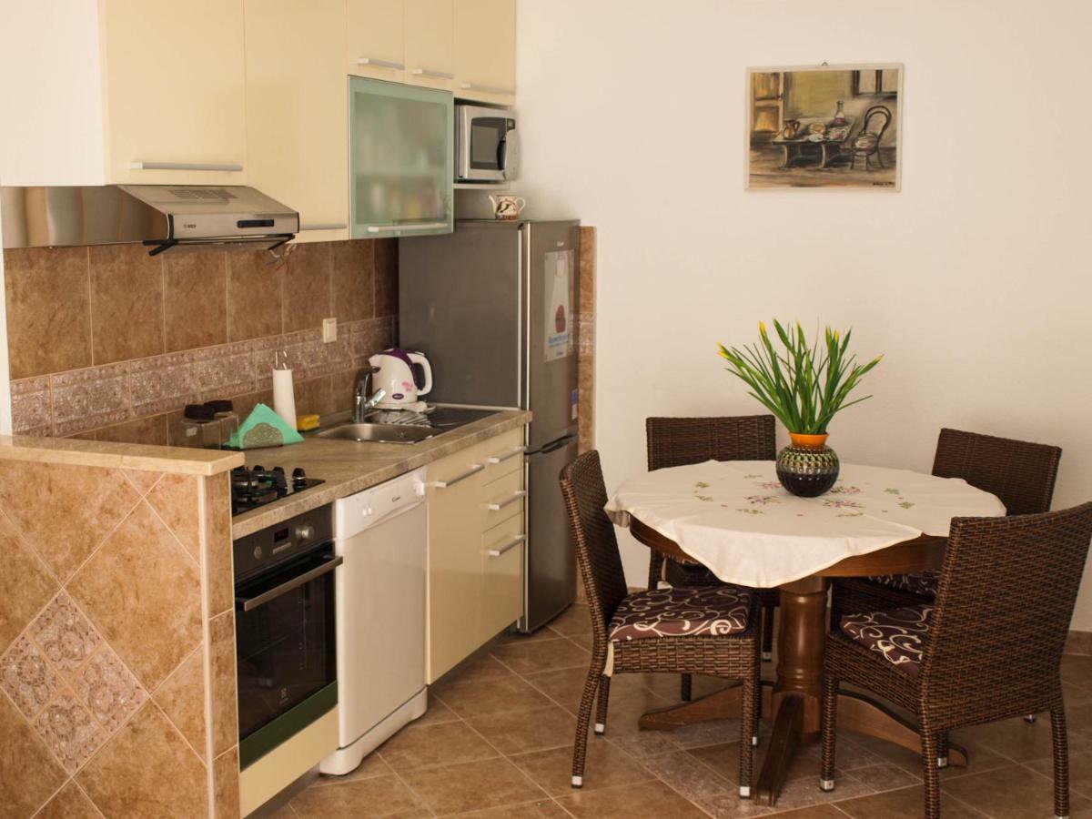 House Nataniel In Omis Near Sea Apartment Exterior photo
