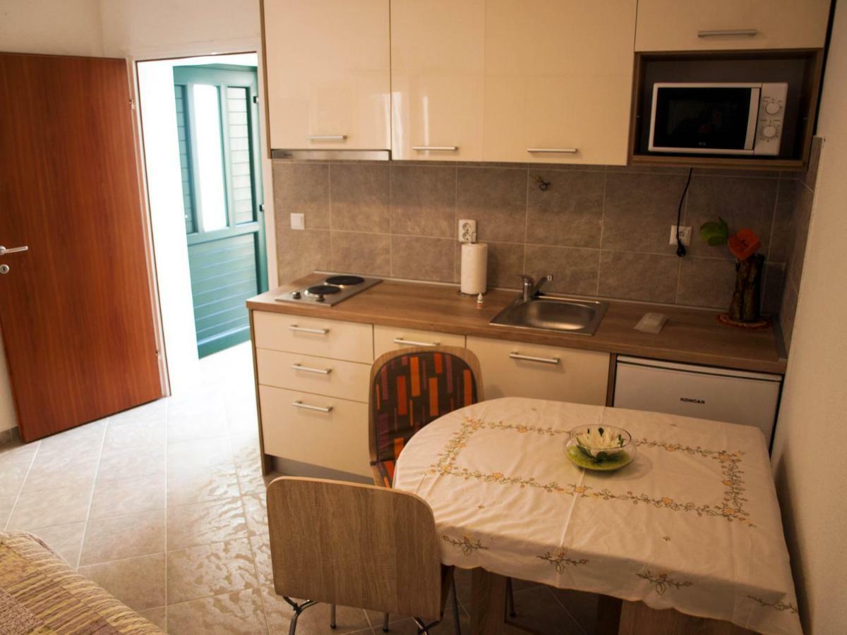 House Nataniel In Omis Near Sea Apartment Exterior photo