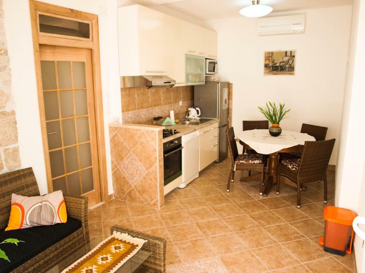 House Nataniel In Omis Near Sea Apartment Exterior photo