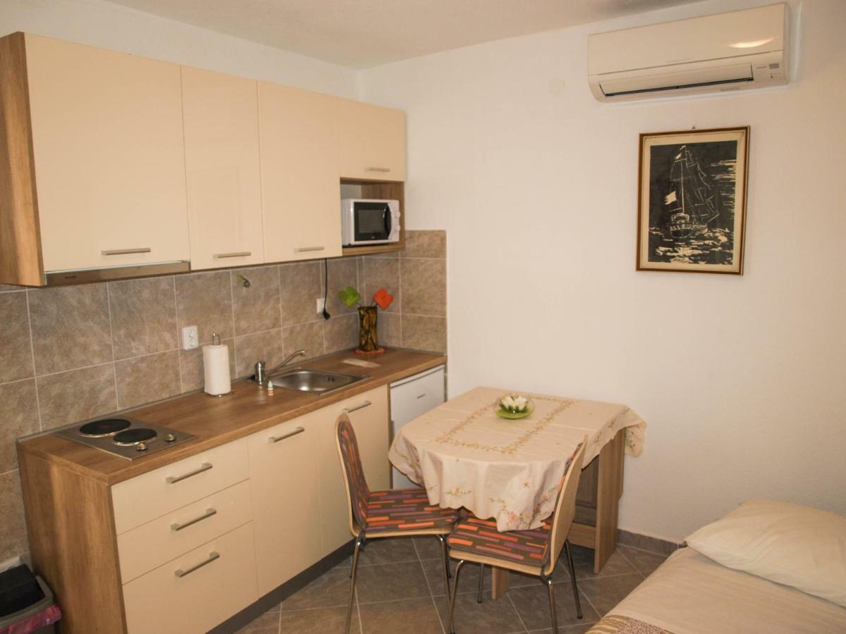 House Nataniel In Omis Near Sea Apartment Exterior photo