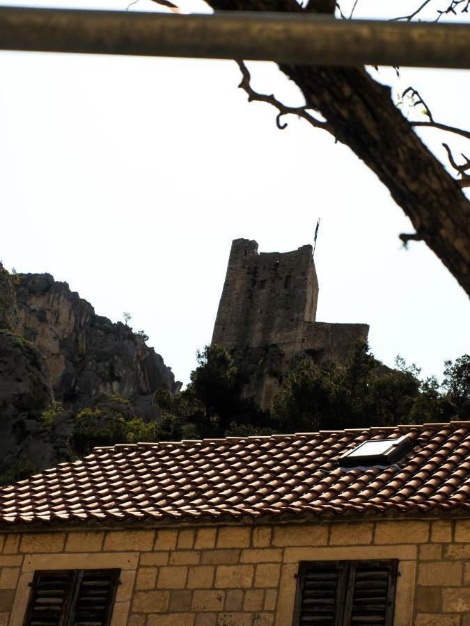 House Nataniel In Omis Near Sea Apartment Exterior photo