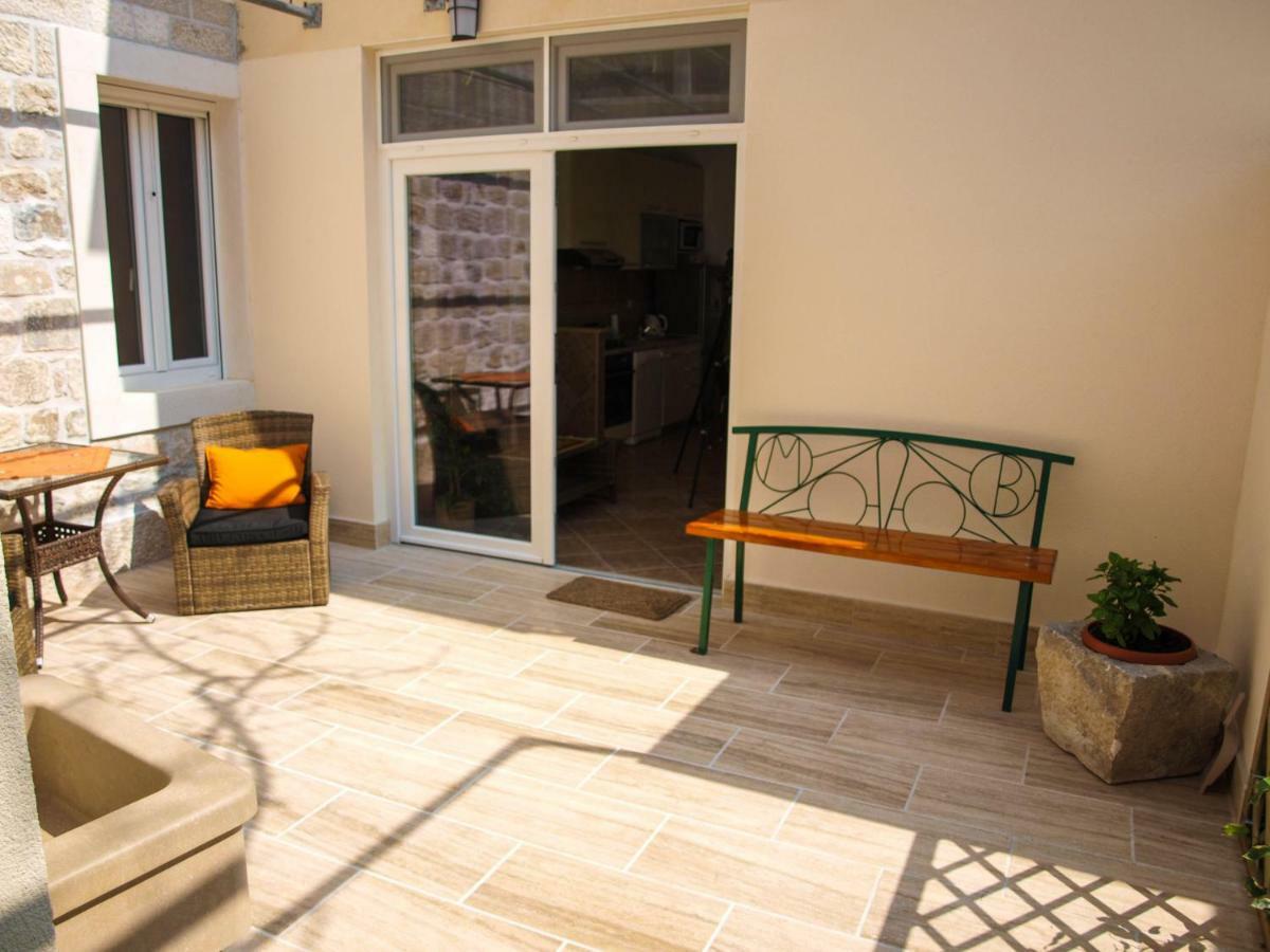 House Nataniel In Omis Near Sea Apartment Exterior photo