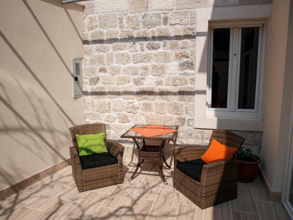 House Nataniel In Omis Near Sea Apartment Exterior photo