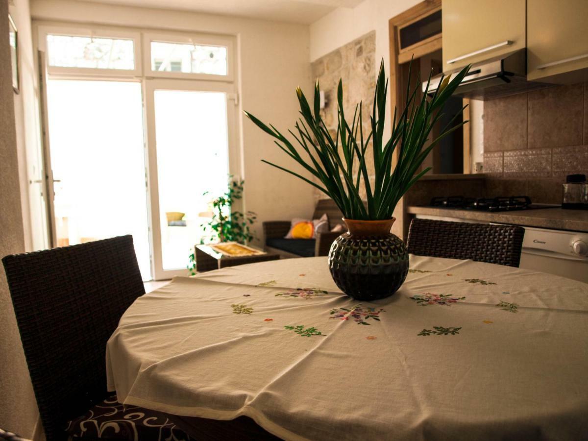 House Nataniel In Omis Near Sea Apartment Exterior photo