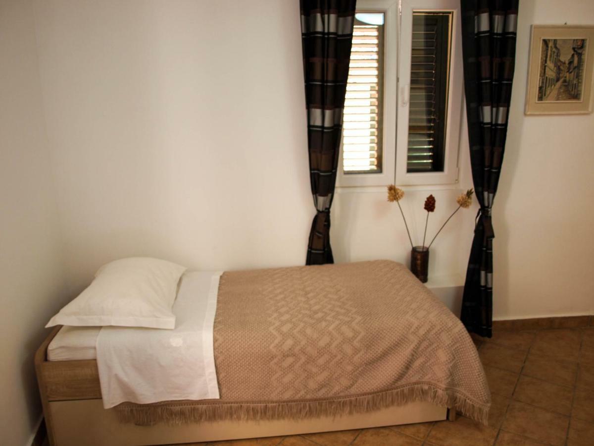 House Nataniel In Omis Near Sea Apartment Exterior photo