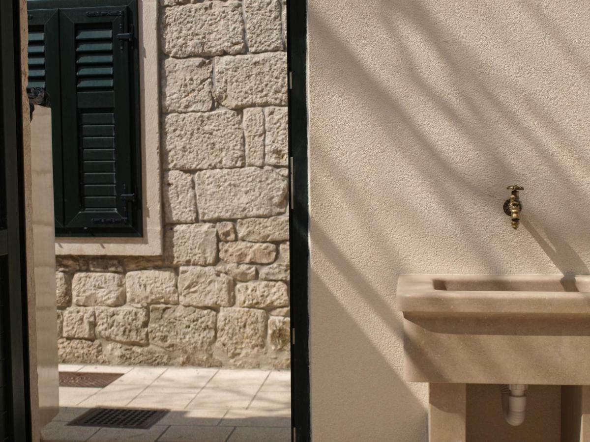 House Nataniel In Omis Near Sea Apartment Exterior photo