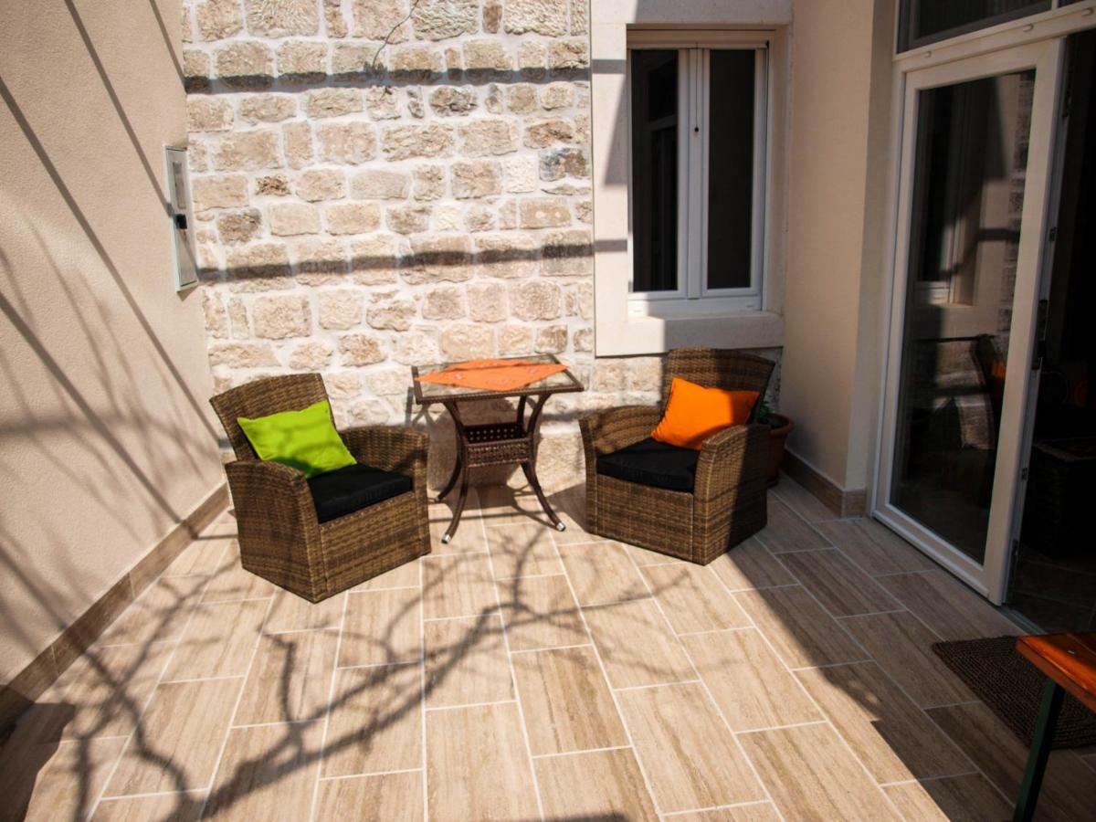 House Nataniel In Omis Near Sea Apartment Exterior photo