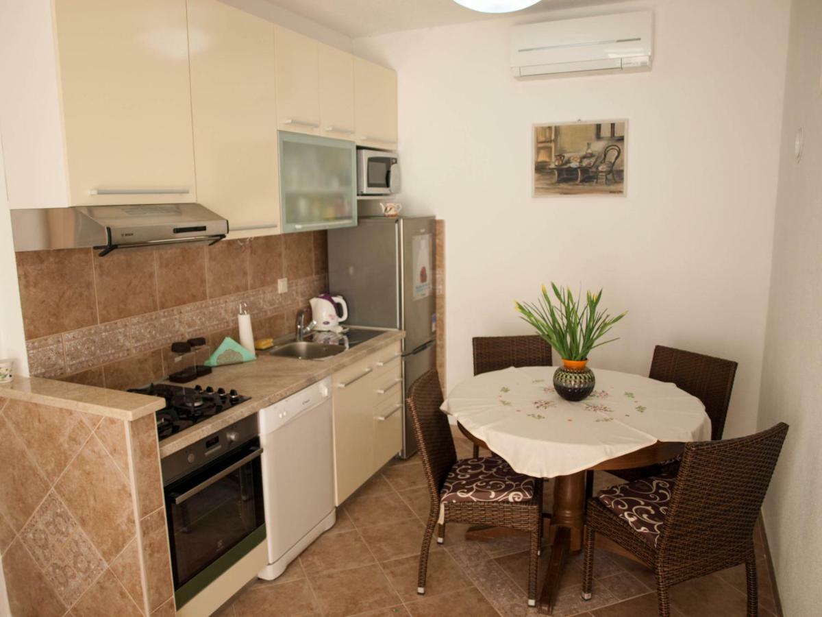 House Nataniel In Omis Near Sea Apartment Exterior photo